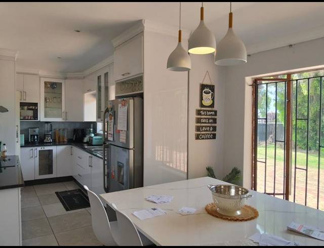 4 BEDROOM HOUSE FOR SALE IN BRACKENHURST